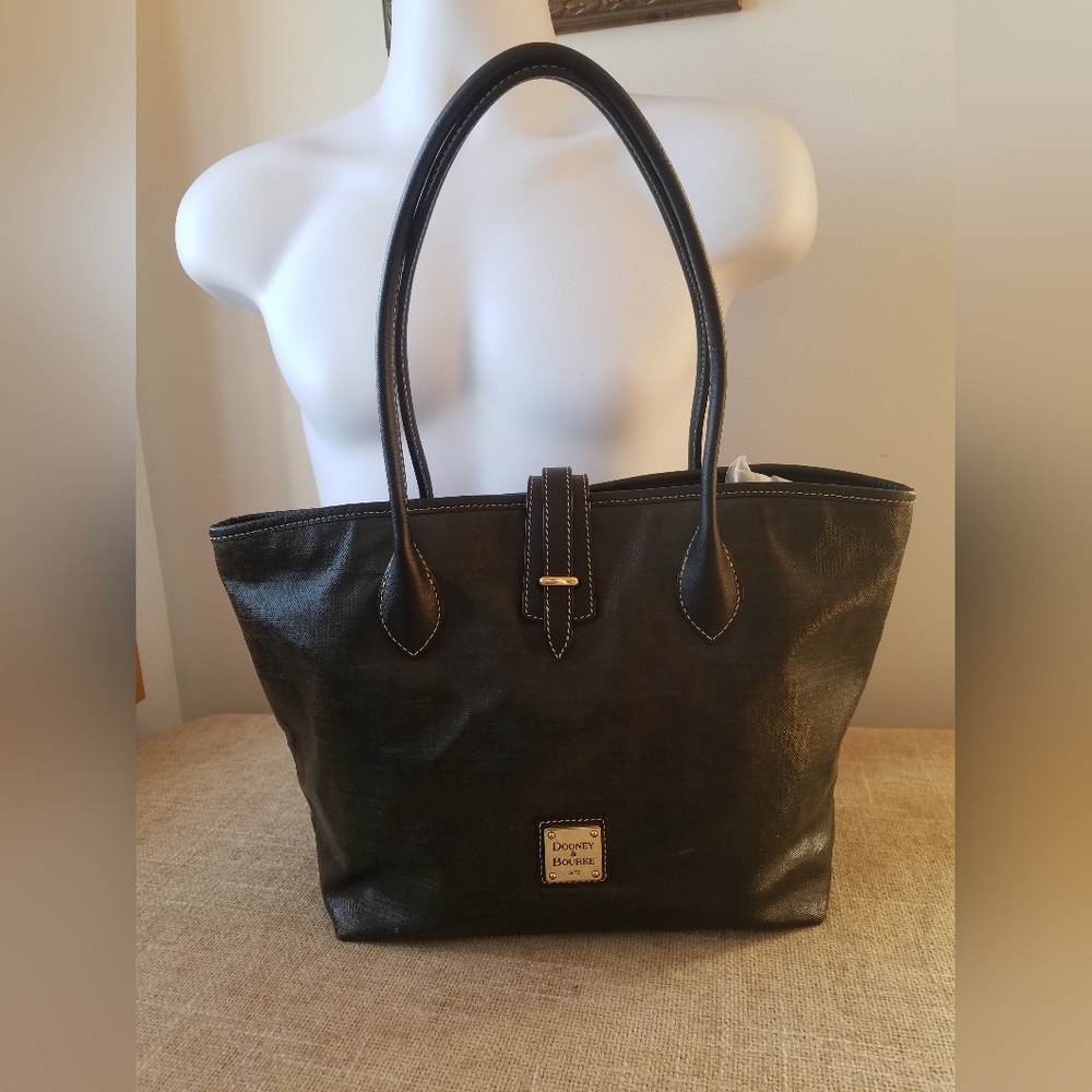 Dooney and bourke Purse